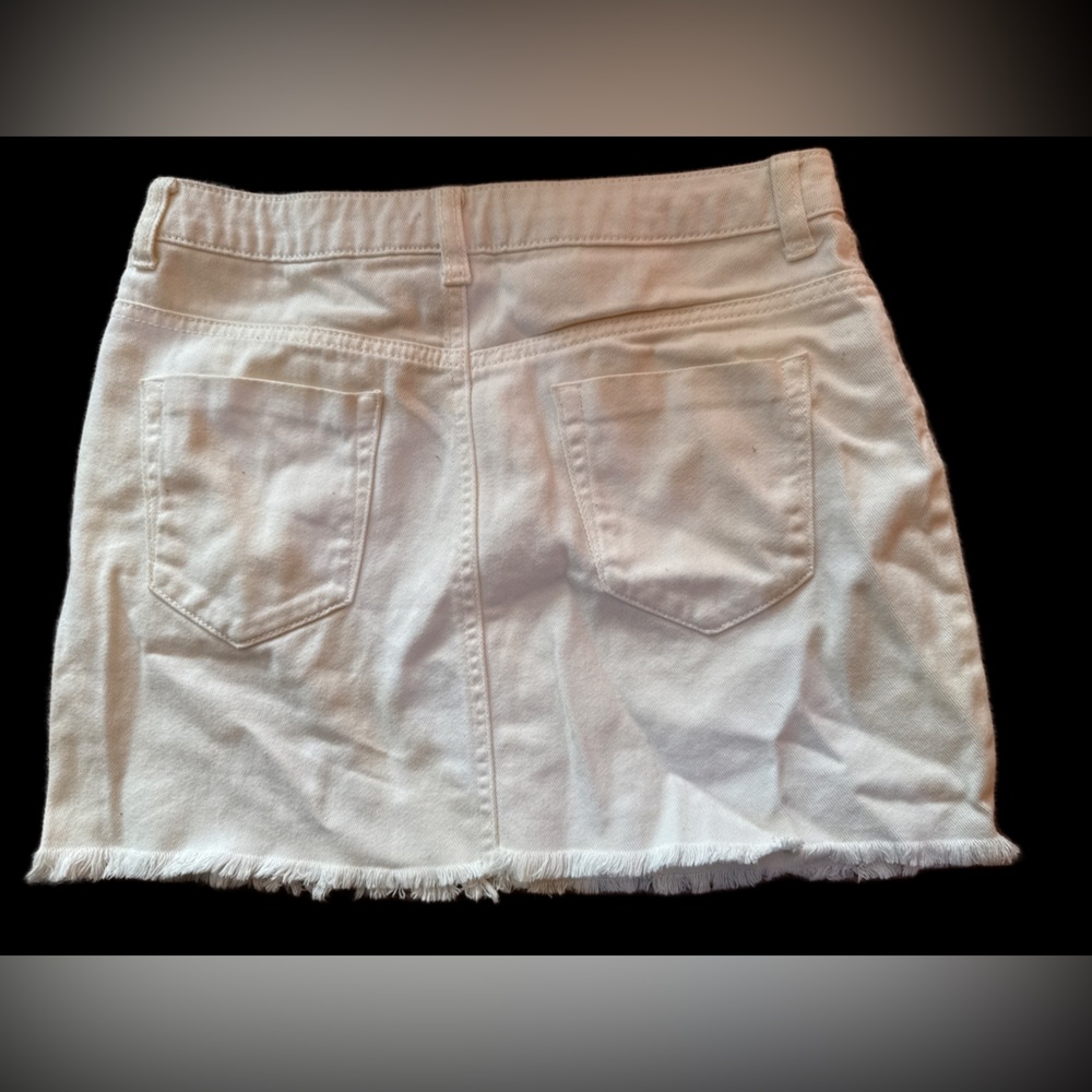 Beautiful white Jean skirt from forever 21